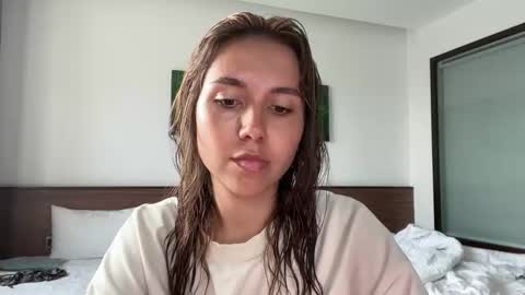 You fav Miss Si online show from February 6, 2:05 am