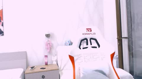 silk_ann online show from February 3, 4:54 am