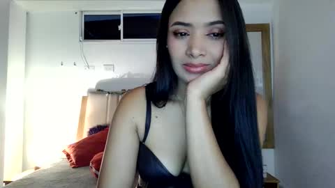Snapshot of silk_diva chatting on May 30, 5:15 am maria online show from May 30, 5:15 am