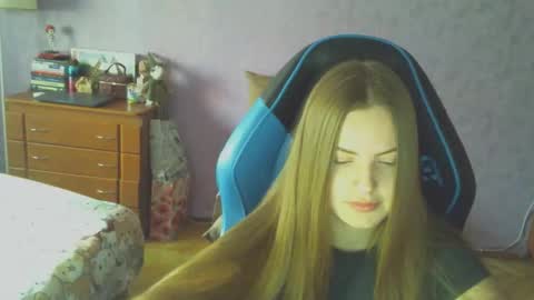 Snapshot of silksinner_ chatting on March 26, 8:09 am Erica online show from March 26, 8:09 am