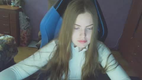 Snapshot of silksinner_ chatting on March 29, 7:19 am Erica online show from March 29, 7:19 am