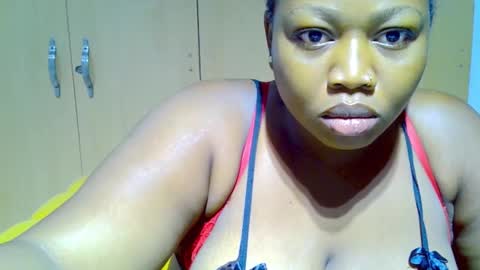 Snapshot of silky_caramel chatting on October 29, 9:33 am Caramel online show from October 29, 9:33 am