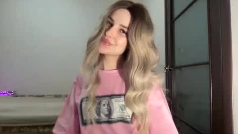 Snapshot of silkybabe19 chatting on December 5, 1:25 am silkybabe19 online show from December 5, 1:25 am