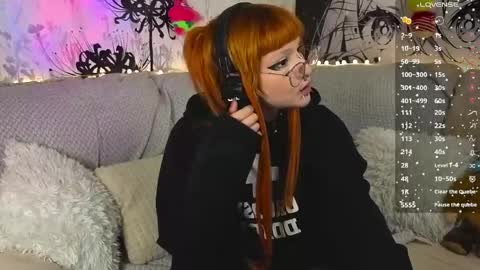 Snapshot of silly_soul chatting on May 30, 7:44 pm Mia online show from May 30, 7:44 pm
