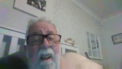 sillyoldman45221063 online show from April 1, 8:50 pm