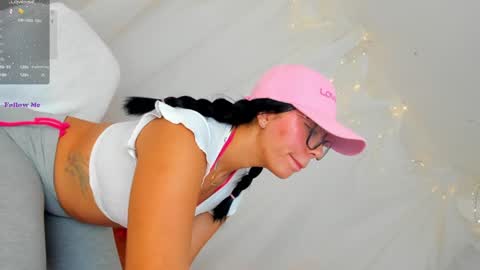 Snapshot of silvanna_moore chatting on February 4, 3:15 pm Silvanna online show from February 4, 3:15 pm