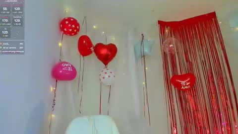 Snapshot of silvanna_moore chatting on February 17, 5:53 pm Silvanna online show from February 17, 5:53 pm