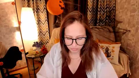 Snapshot of silvermoon_kira chatting on October 23, 8:46 am Kira online show from October 23, 8:46 am