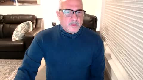 Snapshot of silveroli187 chatting on February 11, 2:24 pm silveroli187 online show from February 11, 2:24 pm