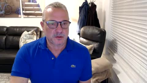 Snapshot of silveroli187 chatting on September 25, 2:21 pm silveroli187 online show from September 25, 2:21 pm