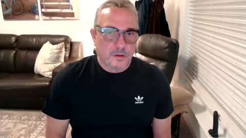 Snapshot of silveroli187 chatting on October 4, 2:59 pm silveroli187 online show from October 4, 2:59 pm