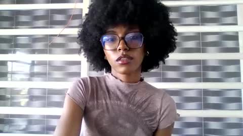 Snapshot of silverosequeen chatting on October 23, 10:19 pm silverosequeen online show from October 23, 10:19 pm