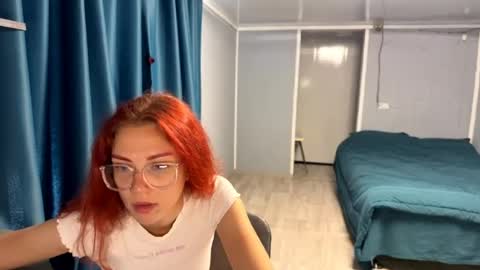 Snapshot of silvia998 chatting on June 28, 6:52 am silvia998 online show from June 28, 6:52 am