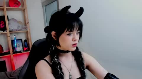 Snapshot of sima_wendy chatting on April 7, 6:25 am Wendy help me get get 69 likes online show from April 7, 6:25 am