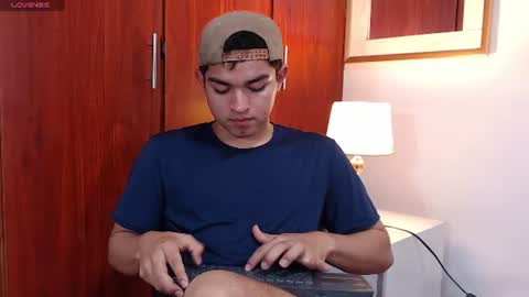 Snapshot of simon__lambert chatting on June 12, 6:40 pm simon__lambert online show from June 12, 6:40 pm