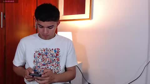 Snapshot of simon__lambert chatting on June 16, 10:23 pm simon__lambert online show from June 16, 10:23 pm