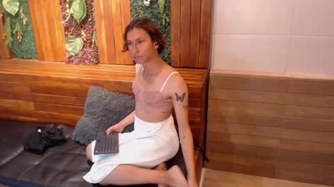 simon_durand online show from February 14, 9:45 am