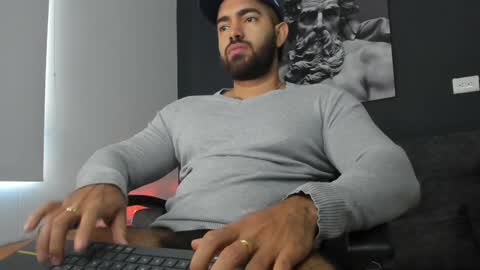 Snapshot of simon_leon01 chatting on January 17, 12:42 pm simon_leon01 online show from January 17, 12:42 pm