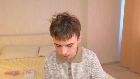 Snapshot of simonboy592 chatting on June 9, 11:11 am Alex online show from June 9, 11:11 am