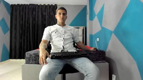 SIMON KELER online show from December 3, 8:05 am