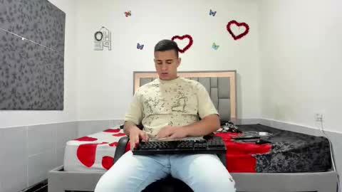 Snapshot of simonkeler chatting on September 27, 12:15 am SIMON KELER online show from September 27, 12:15 am