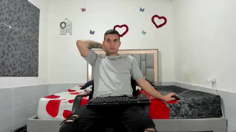 Snapshot of simonkeler chatting on September 30, 11:48 am SIMON KELER online show from September 30, 11:48 am