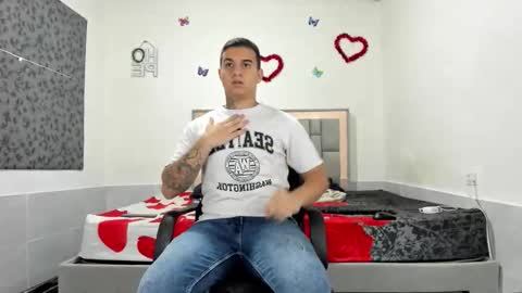 Snapshot of simonkeler chatting on October 3, 10:56 am SIMON KELER online show from October 3, 10:56 am