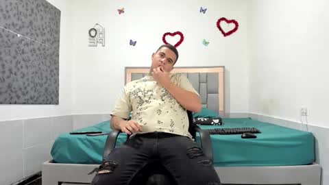 Snapshot of simonkeler chatting on October 16, 2:01 am SIMON KELER online show from October 16, 2:01 am