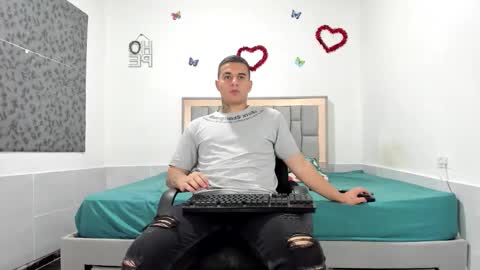 Snapshot of simonkeler chatting on October 17, 2:15 am SIMON KELER online show from October 17, 2:15 am