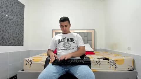 Snapshot of simonkeler chatting on November 26, 11:06 pm SIMON KELER online show from November 26, 11:06 pm