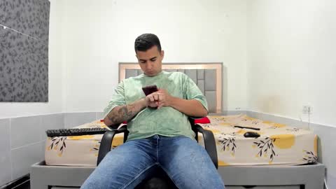 Snapshot of simonkeler chatting on November 29, 4:26 am SIMON KELER online show from November 29, 4:26 am