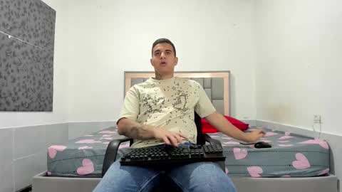 Snapshot of simonkeler chatting on November 30, 4:05 am SIMON KELER online show from November 30, 4:05 am