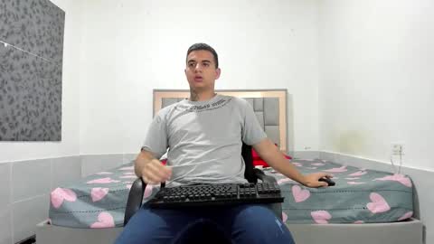 Snapshot of simonkeler chatting on December 1, 9:58 am SIMON KELER online show from December 1, 9:58 am