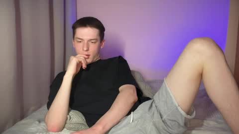Snapshot of simonsweett chatting on May 12, 8:17 pm Simon online show from May 12, 8:17 pm