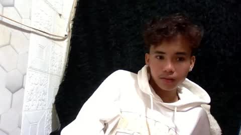 Snapshot of simplecutyboy chatting on August 3, 4:00 am simplecutyboy online show from August 3, 4:00 am