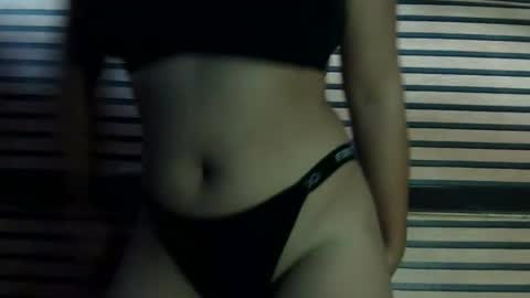 Snapshot of simply_y0urs chatting on January 15, 7:05 am simply_y0urs online show from January 15, 7:05 am