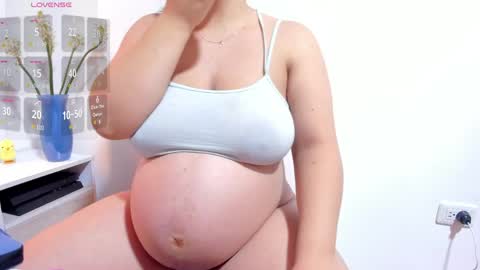 Snapshot of simply_zoe___ chatting on April 13, 6:13 pm zoe online show from April 13, 6:13 pm
