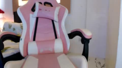 Adrianna Fowler online show from December 12, 1:43 am