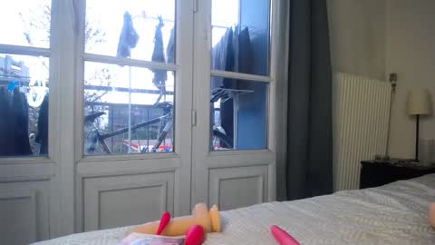 Snapshot of simur_sahso chatting on December 5, 3:39 pm Sofi wed. - sat. 11am - 11 pm and Santi with Sofi sun.. - tue. 11 am - 5 pm europe online show from December 5, 3:39 pm