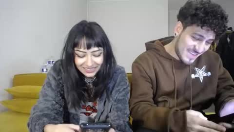 Snapshot of simur_sahso chatting on November 18, 5:06 pm Sofi wed. - sat. 11am - 11 pm and Santi with Sofi sun.. - tue. 11 am - 5 pm europe online show from November 18, 5:06 pm