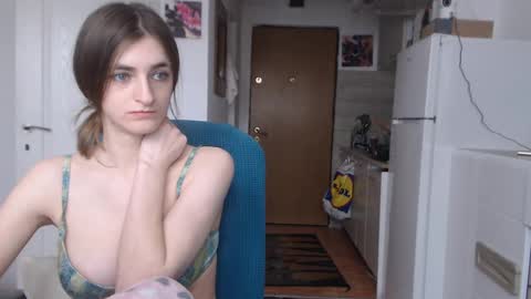 Snapshot of simyhvn chatting on January 18, 11:21 am simyhvn online show from January 18, 11:21 am
