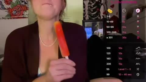 Snapshot of sinderleeisagoodgirl chatting on July 13, 5:54 am sinderleeisagoodgirl online show from July 13, 5:54 am