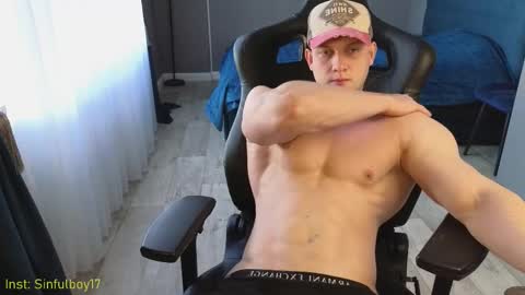 Snapshot of sinffuly chatting on March 8, 6:50 am Richard online show from March 8, 6:50 am