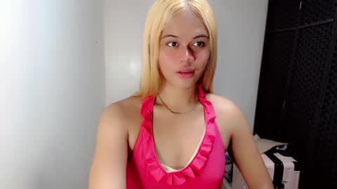 sinfulrose_ online show from January 11, 10:37 pm