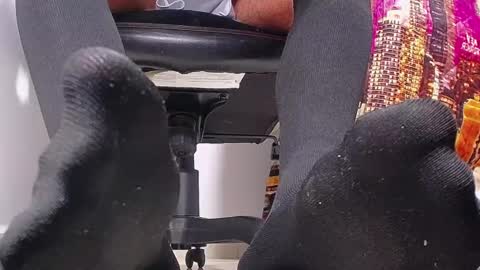 Snapshot of sir_kev66 chatting on February 6, 2:11 am only foot worshipers here online show from February 6, 2:11 am