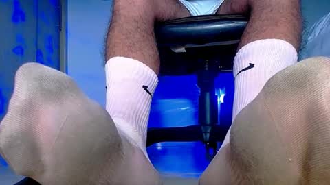 Snapshot of sir_kev66 chatting on September 21, 12:01 am only foot worshipers here online show from September 21, 12:01 am