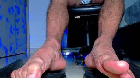 Snapshot of sir_kev66 chatting on September 26, 2:37 am only foot worshipers here online show from September 26, 2:37 am