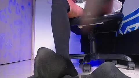 Snapshot of sir_kev66 chatting on November 15, 8:05 pm only foot worshipers here online show from November 15, 8:05 pm