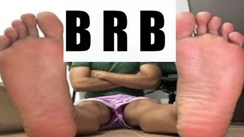 Snapshot of sir_kev66 chatting on April 8, 1:16 am only foot worshipers here online show from April 8, 1:16 am