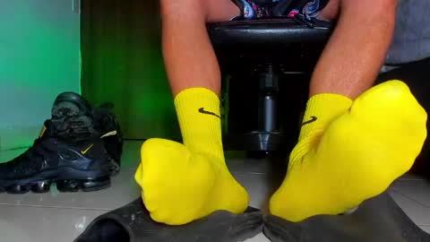 Snapshot of sir_kev66 chatting on April 29, 5:11 am only foot worshipers here online show from April 29, 5:11 am